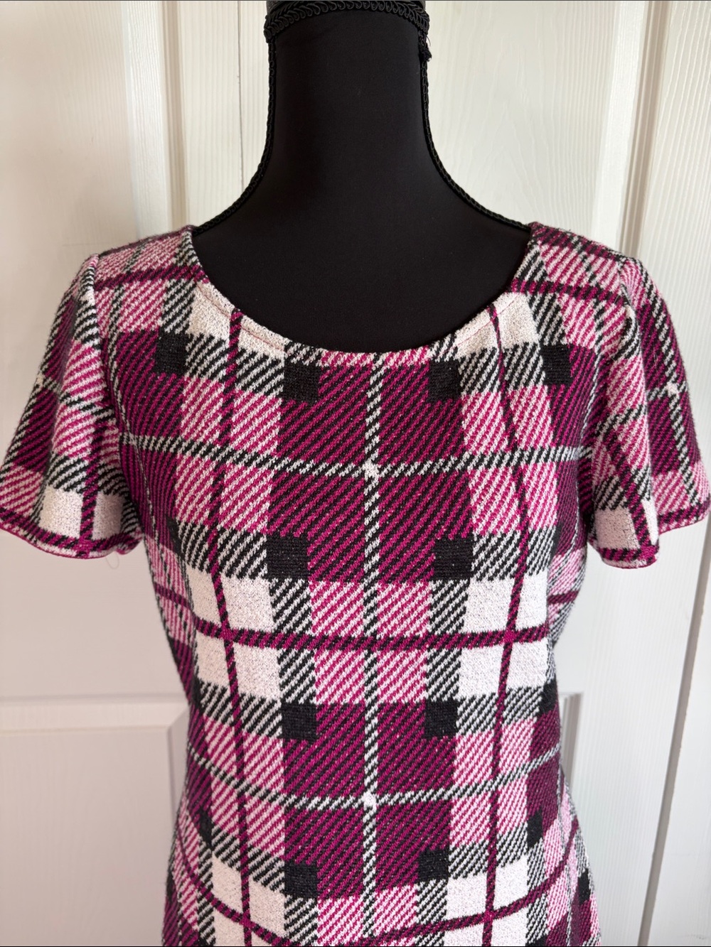St. John Collection Pink Black White Plaid Slub Knit Wool Blend Midi Dress Sz 4 - Picture 2 of 12